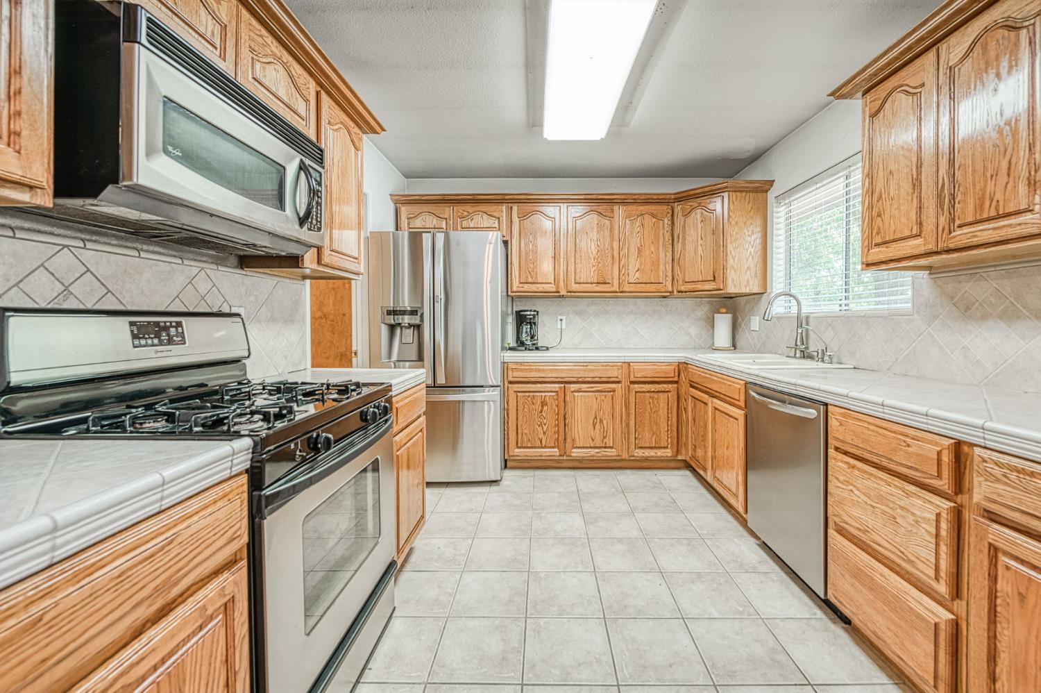 5400 AMBER Ave, Clovis, CA 93619