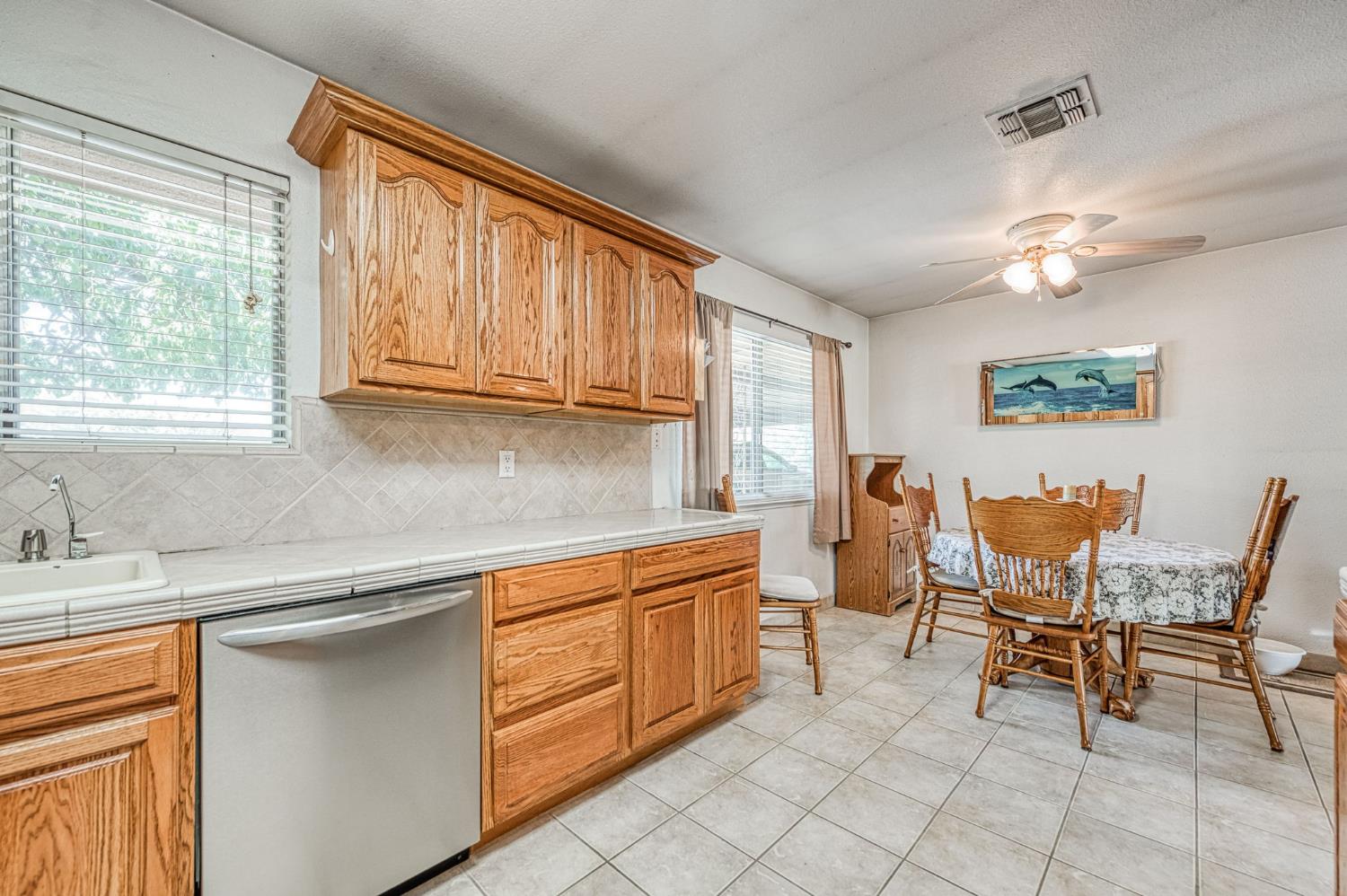 5400 AMBER Ave, Clovis, CA 93619