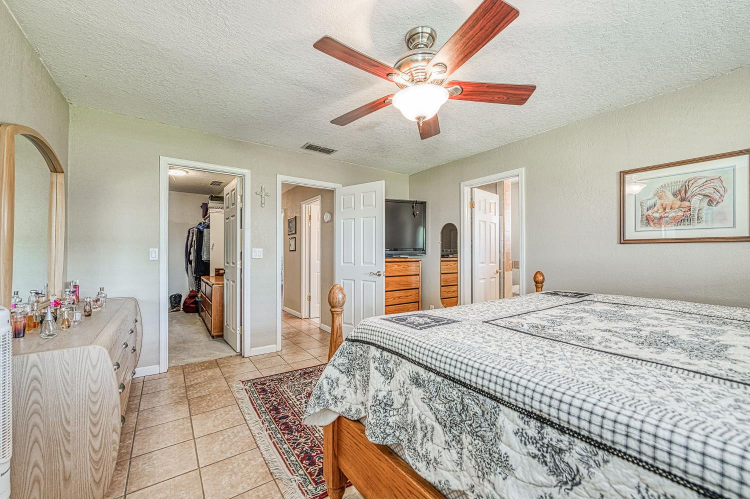 5400 AMBER Ave, Clovis, CA 93619