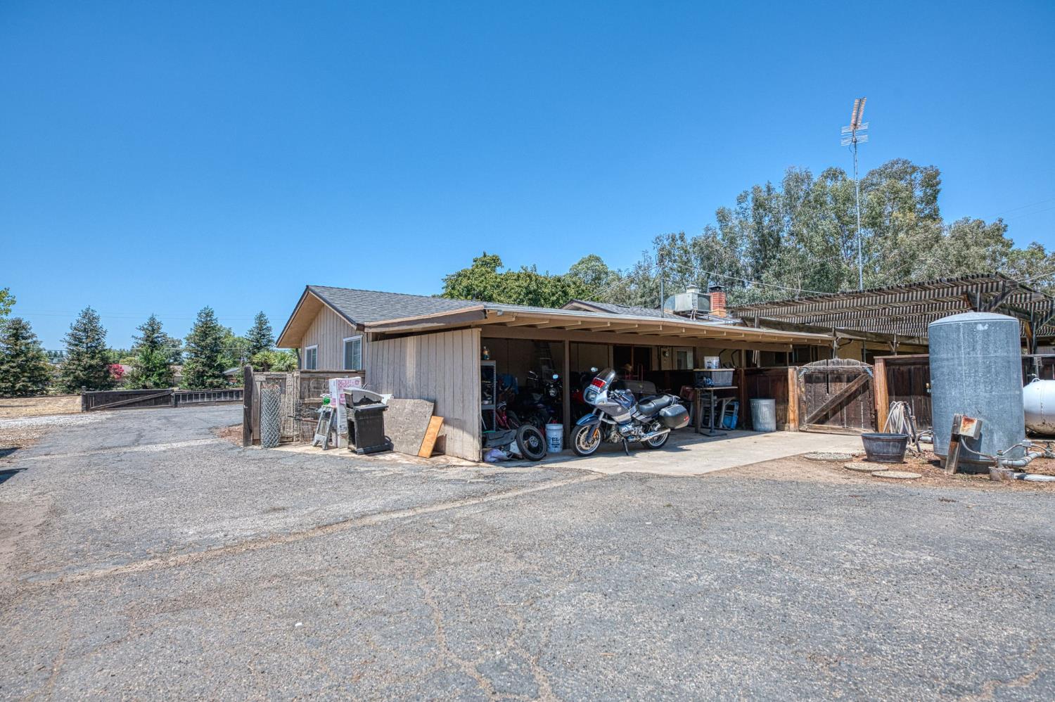 5400 AMBER Ave, Clovis, CA 93619