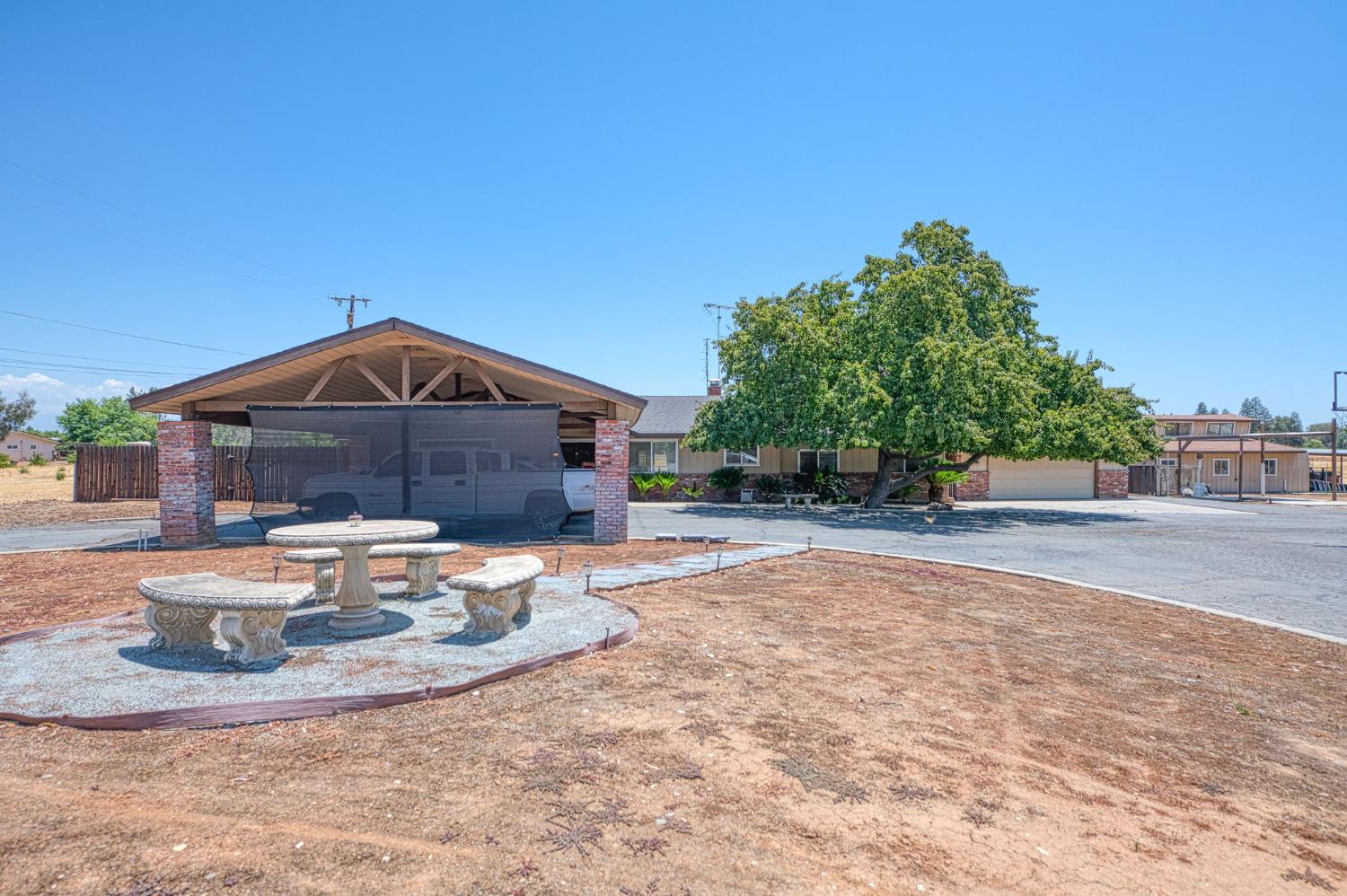 5400 AMBER Ave, Clovis, CA 93619