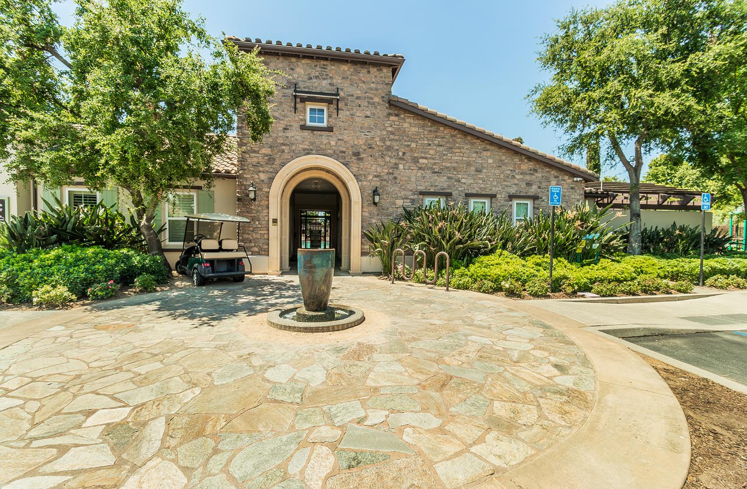 3725 Everglade Ave, Clovis, CA 93619