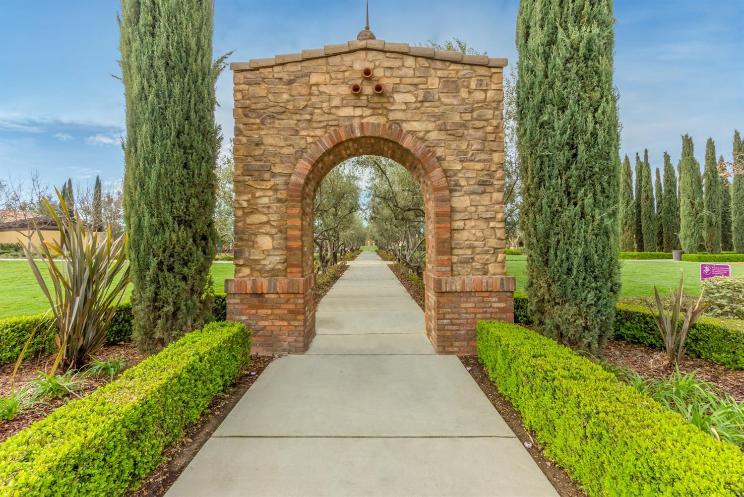 3725 Everglade Ave, Clovis, CA 93619