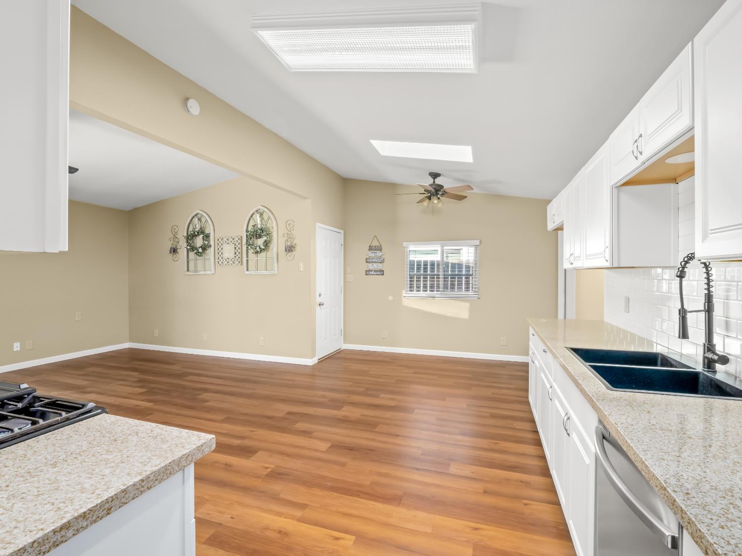 1416 Cherry Ln, Clovis, CA 93612