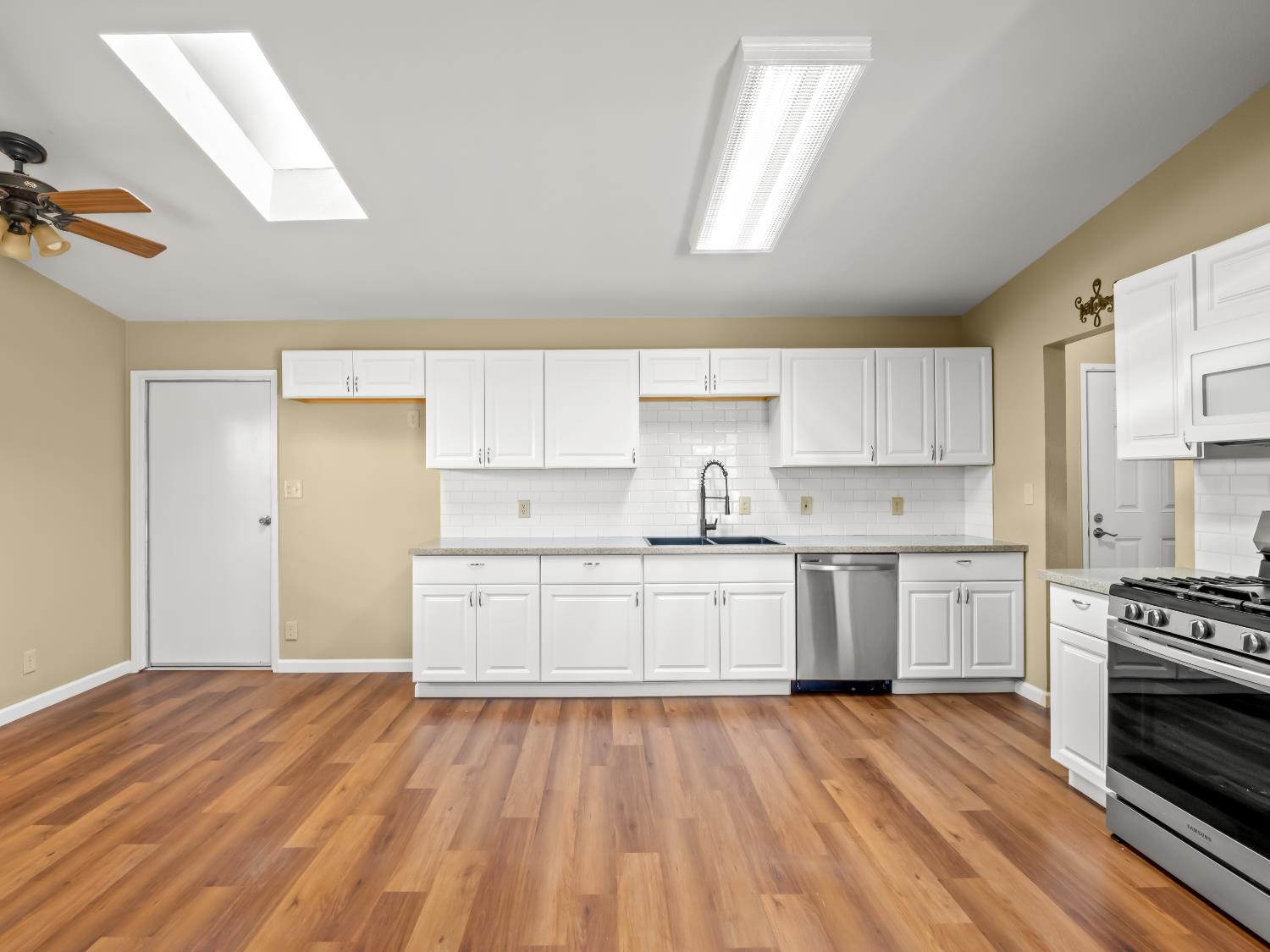 1416 Cherry Ln, Clovis, CA 93612