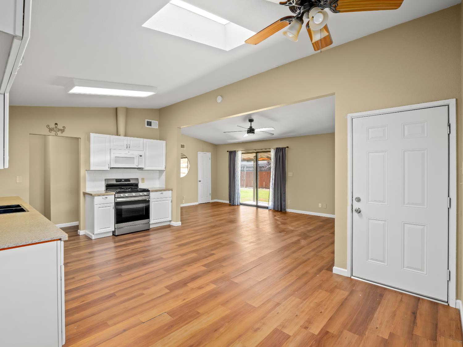 1416 Cherry Ln, Clovis, CA 93612