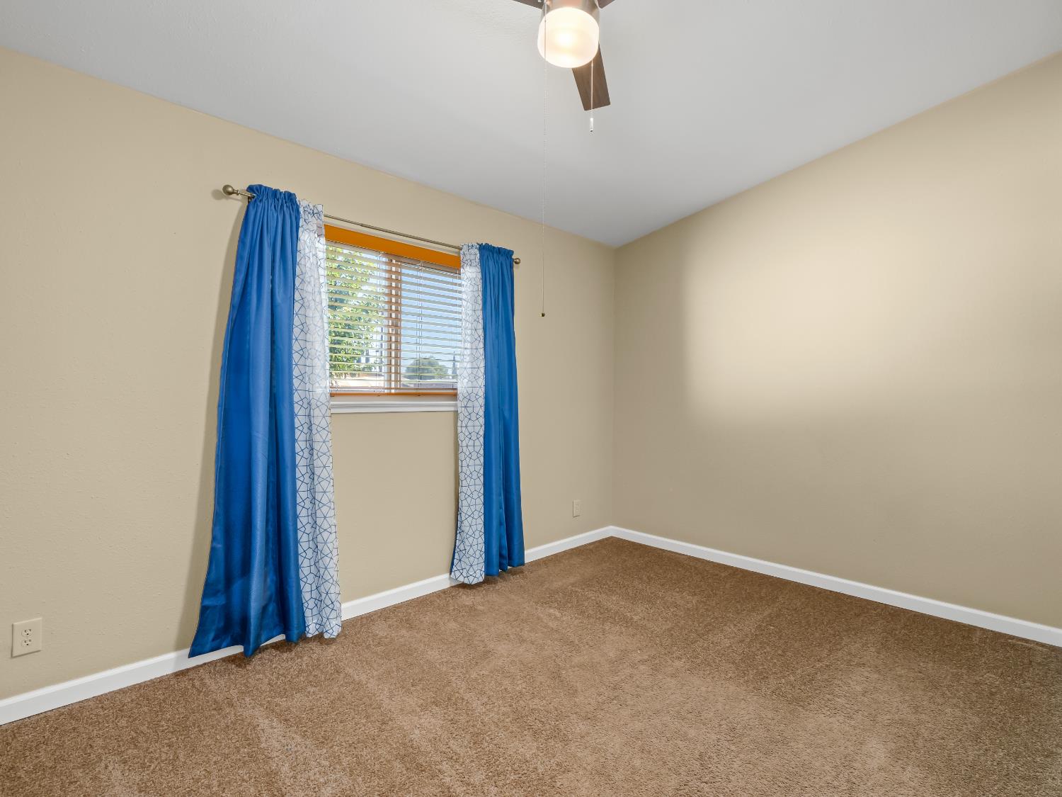 1416 Cherry Ln, Clovis, CA 93612