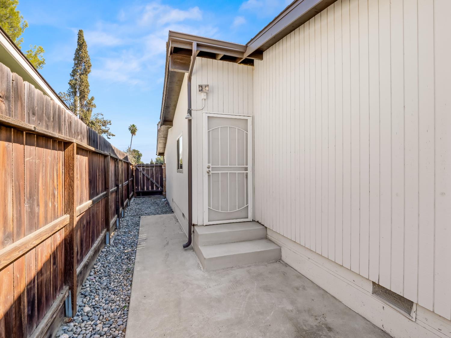 1416 Cherry Ln, Clovis, CA 93612