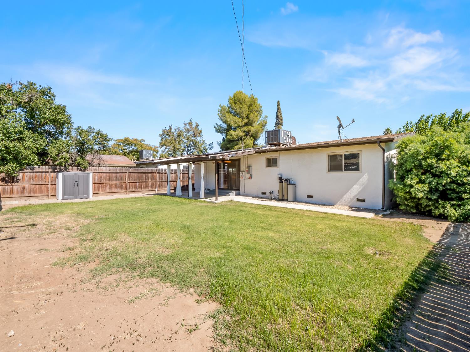 1416 Cherry Ln, Clovis, CA 93612