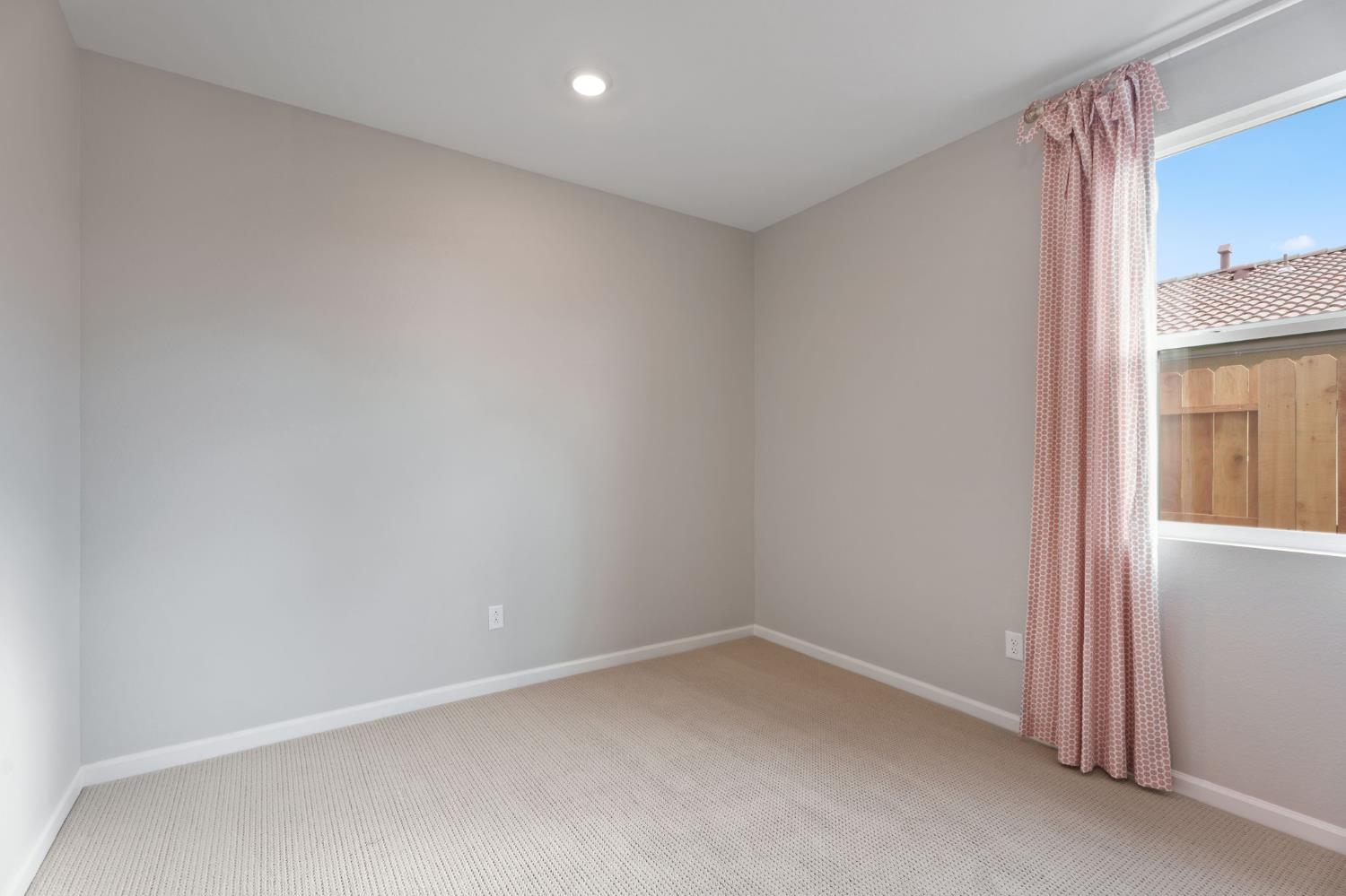 3215 Lourdes Ave, Clovis, CA 93619