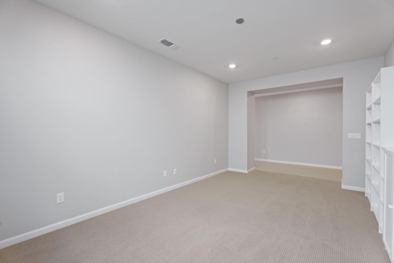 3215 Lourdes Ave, Clovis, CA 93619