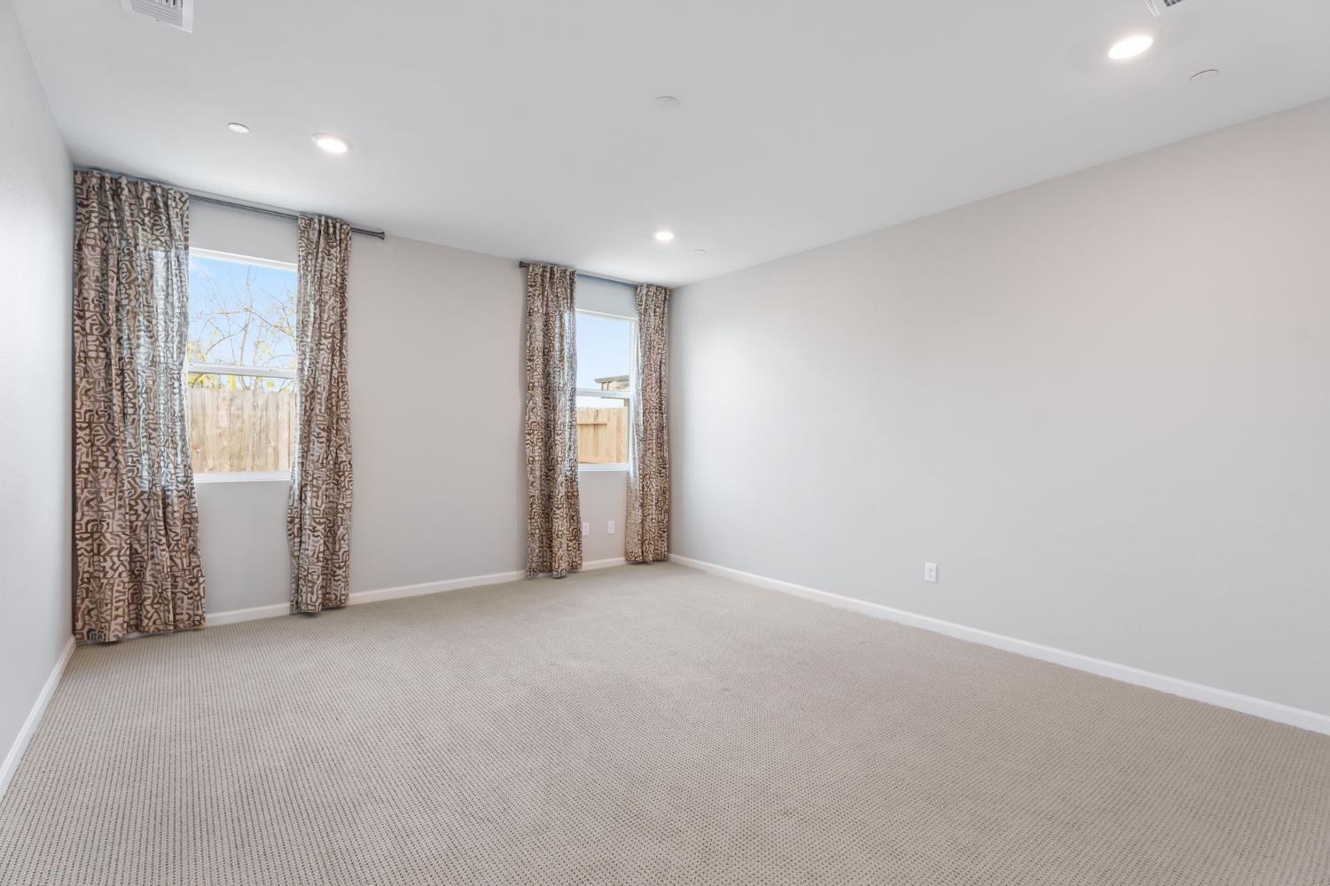 3215 Lourdes Ave, Clovis, CA 93619