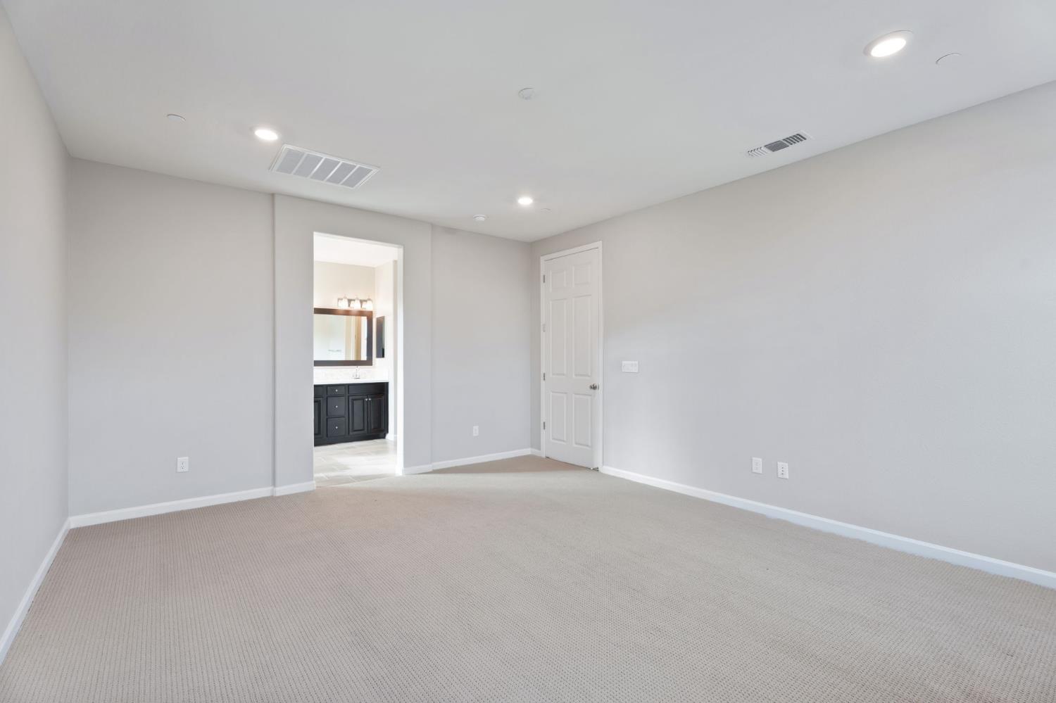 3215 Lourdes Ave, Clovis, CA 93619