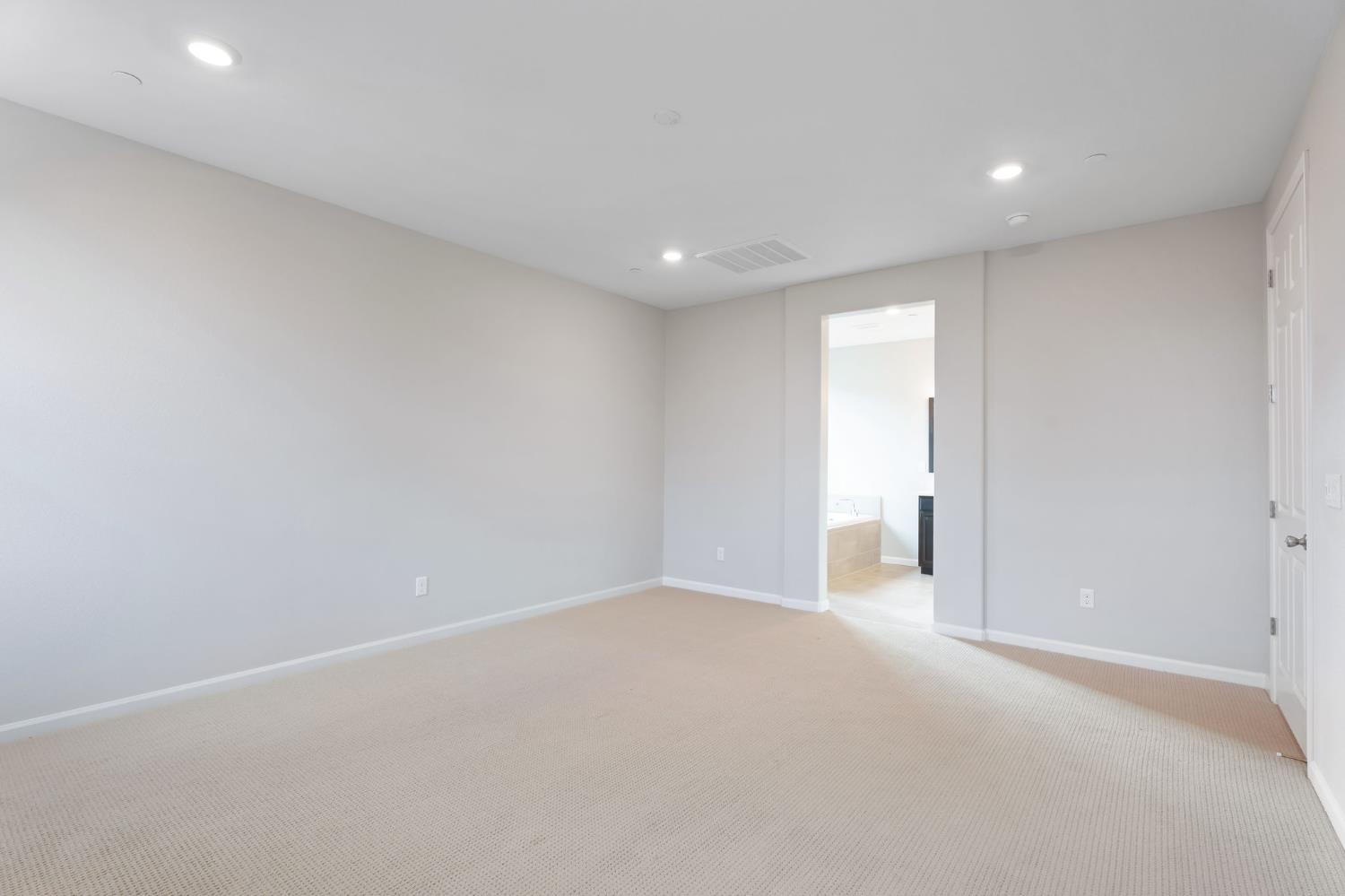 3215 Lourdes Ave, Clovis, CA 93619