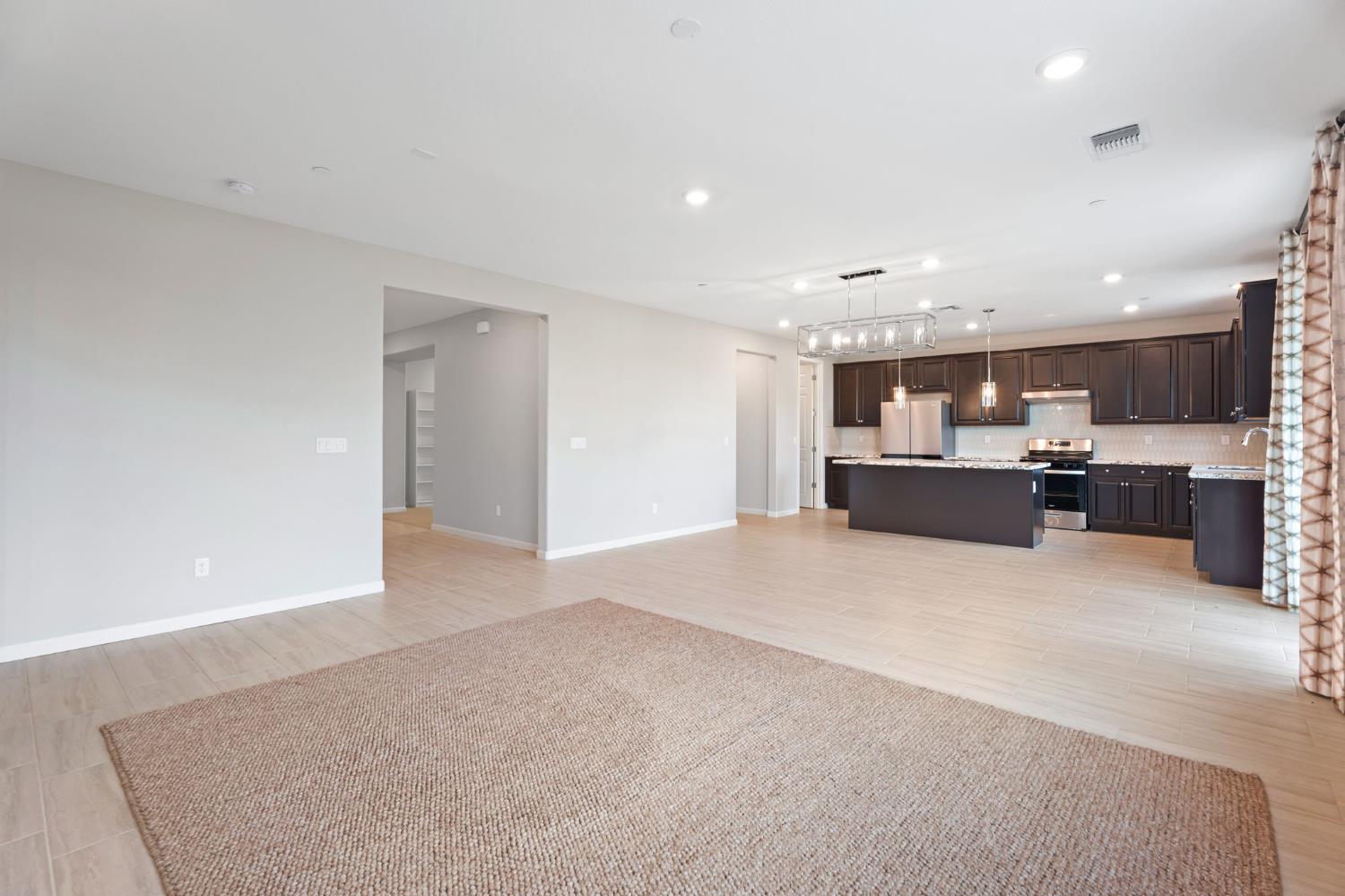 3215 Lourdes Ave, Clovis, CA 93619