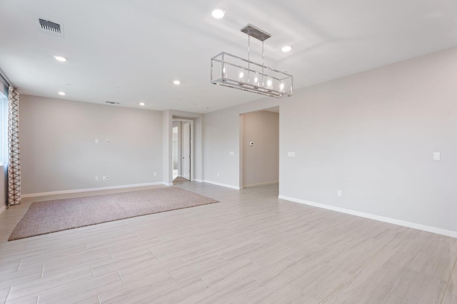 3215 Lourdes Ave, Clovis, CA 93619