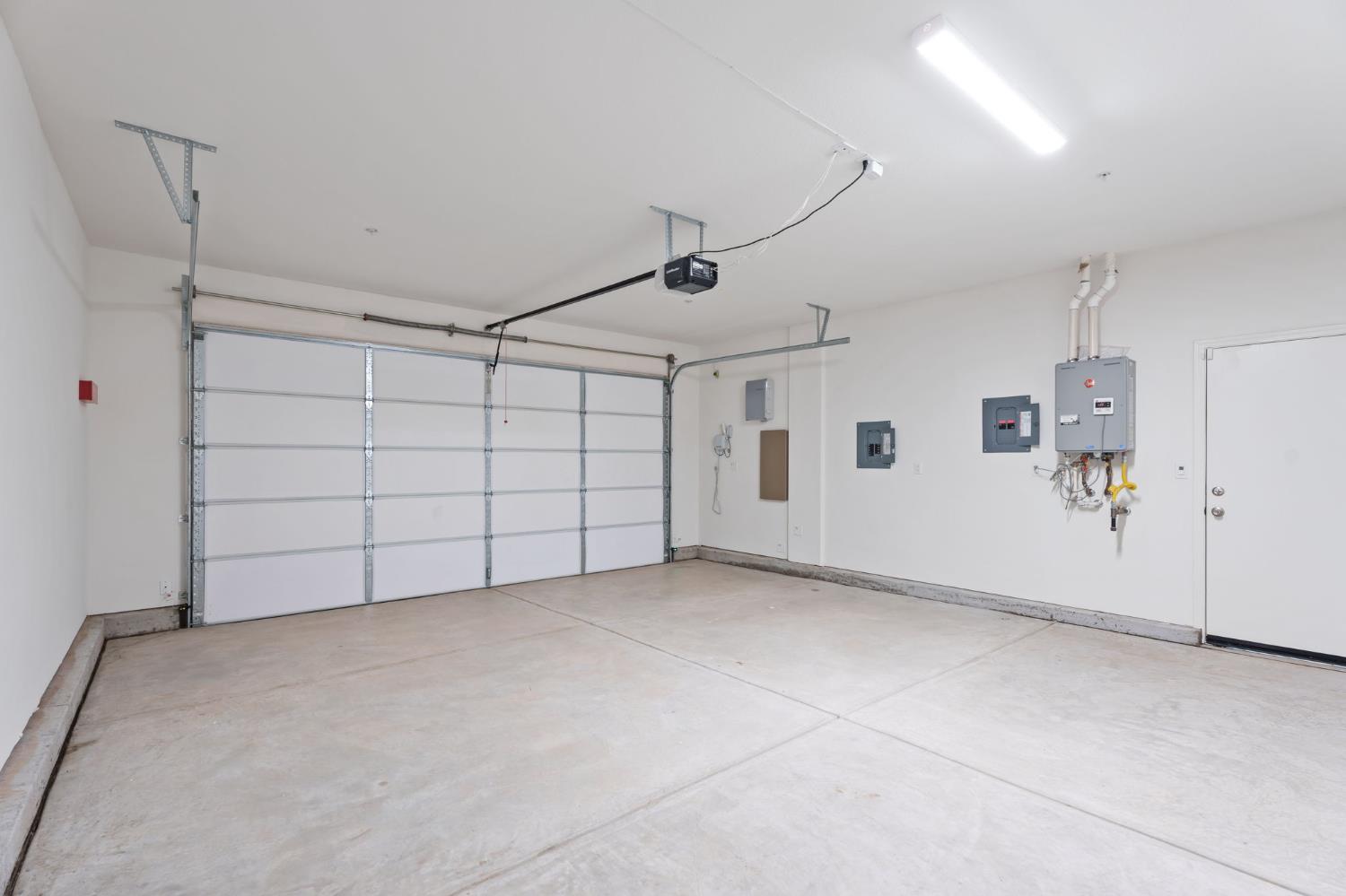 3215 Lourdes Ave, Clovis, CA 93619