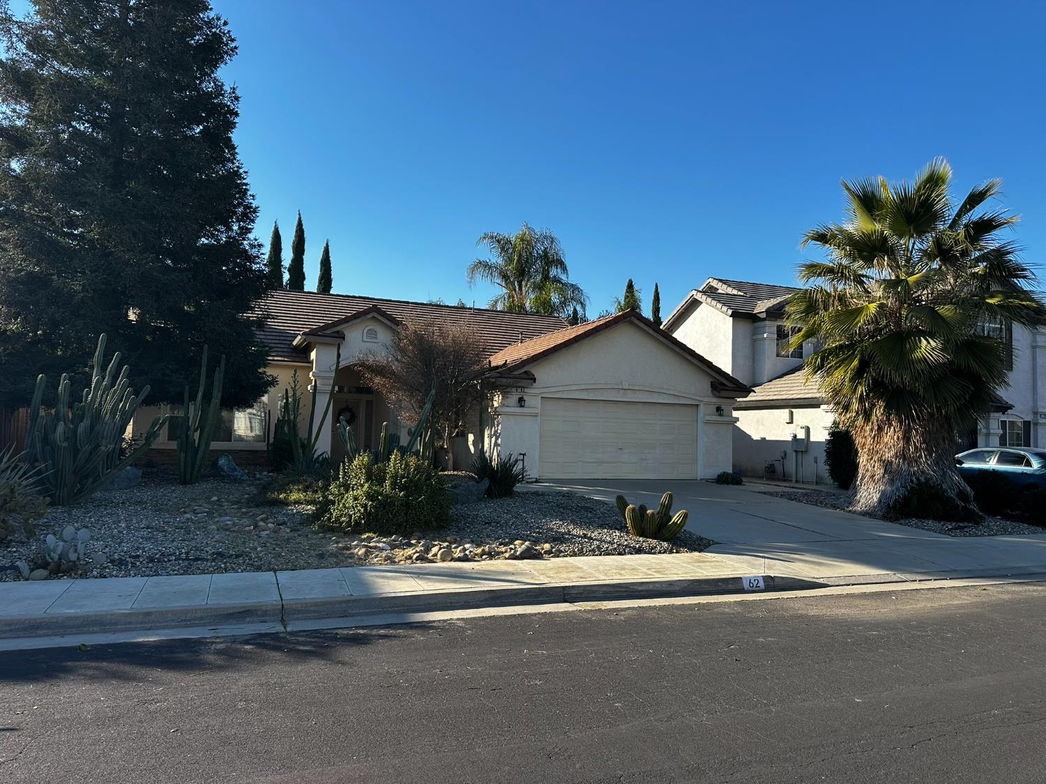 62 N Helm Ave, Clovis, CA 93612