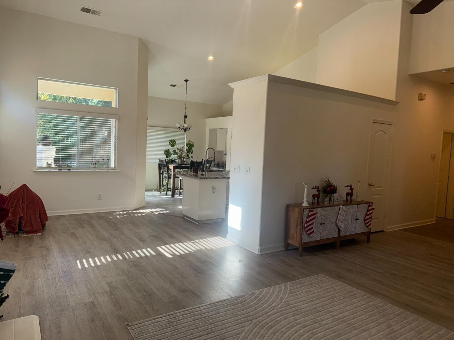 62 N Helm Ave, Clovis, CA 93612