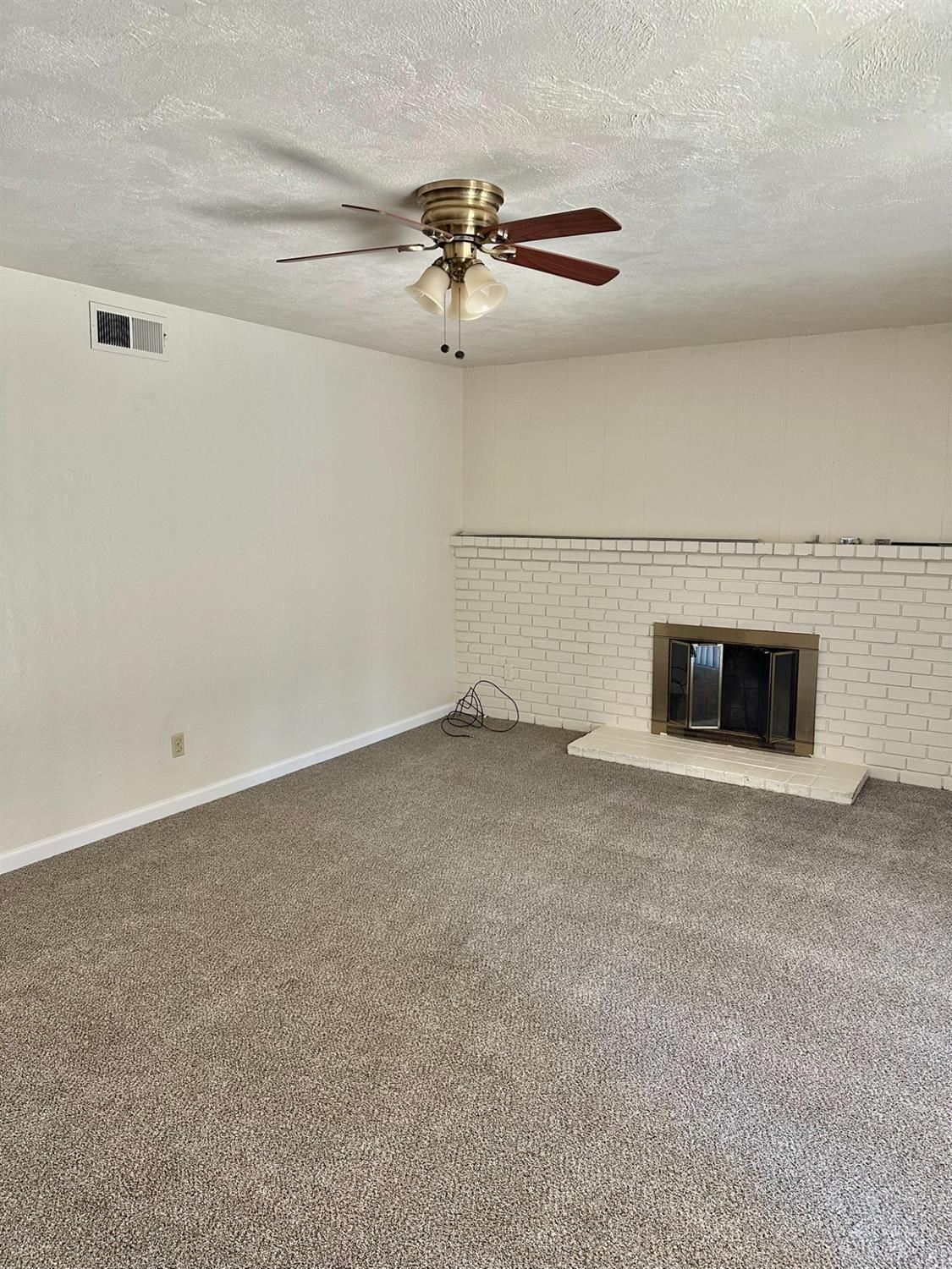 322 W Richert Ave, Clovis, CA 93612