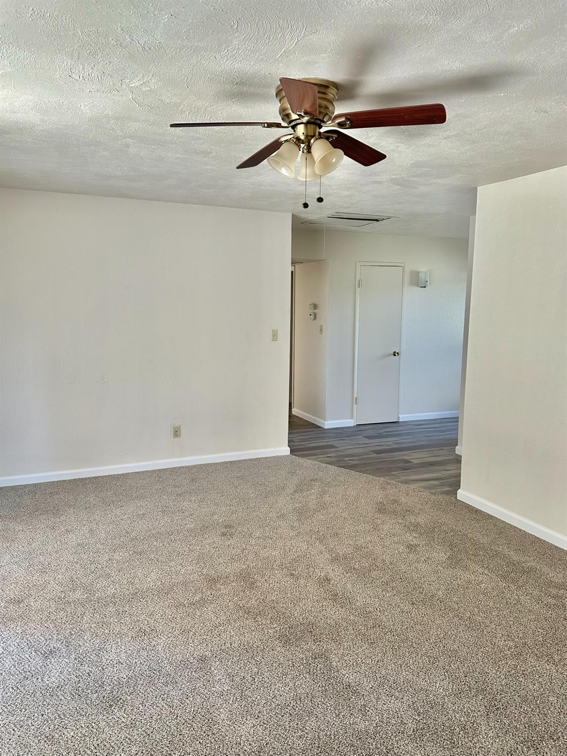 322 W Richert Ave, Clovis, CA 93612