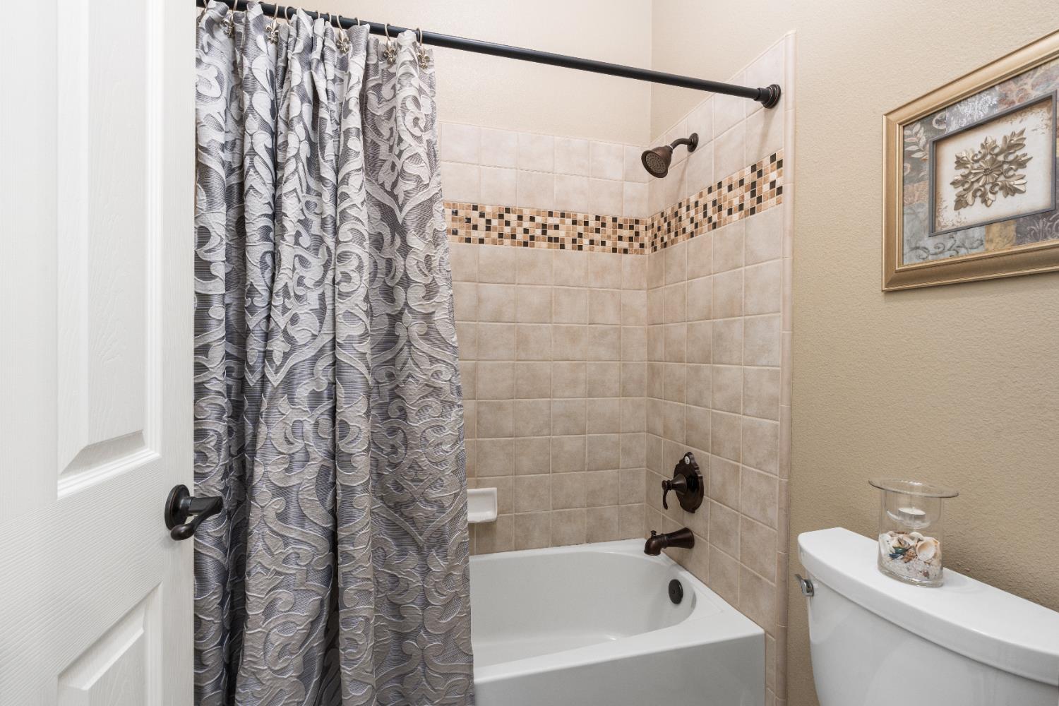 1979 N Nicolette Ave, Clovis, CA 93619