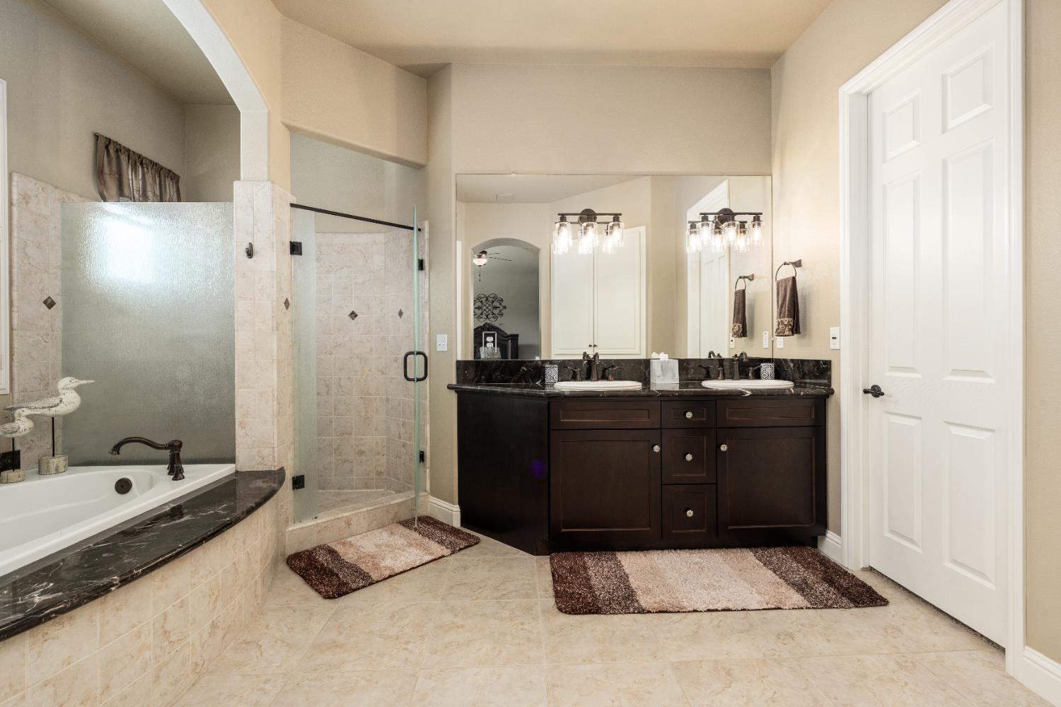 1979 N Nicolette Ave, Clovis, CA 93619