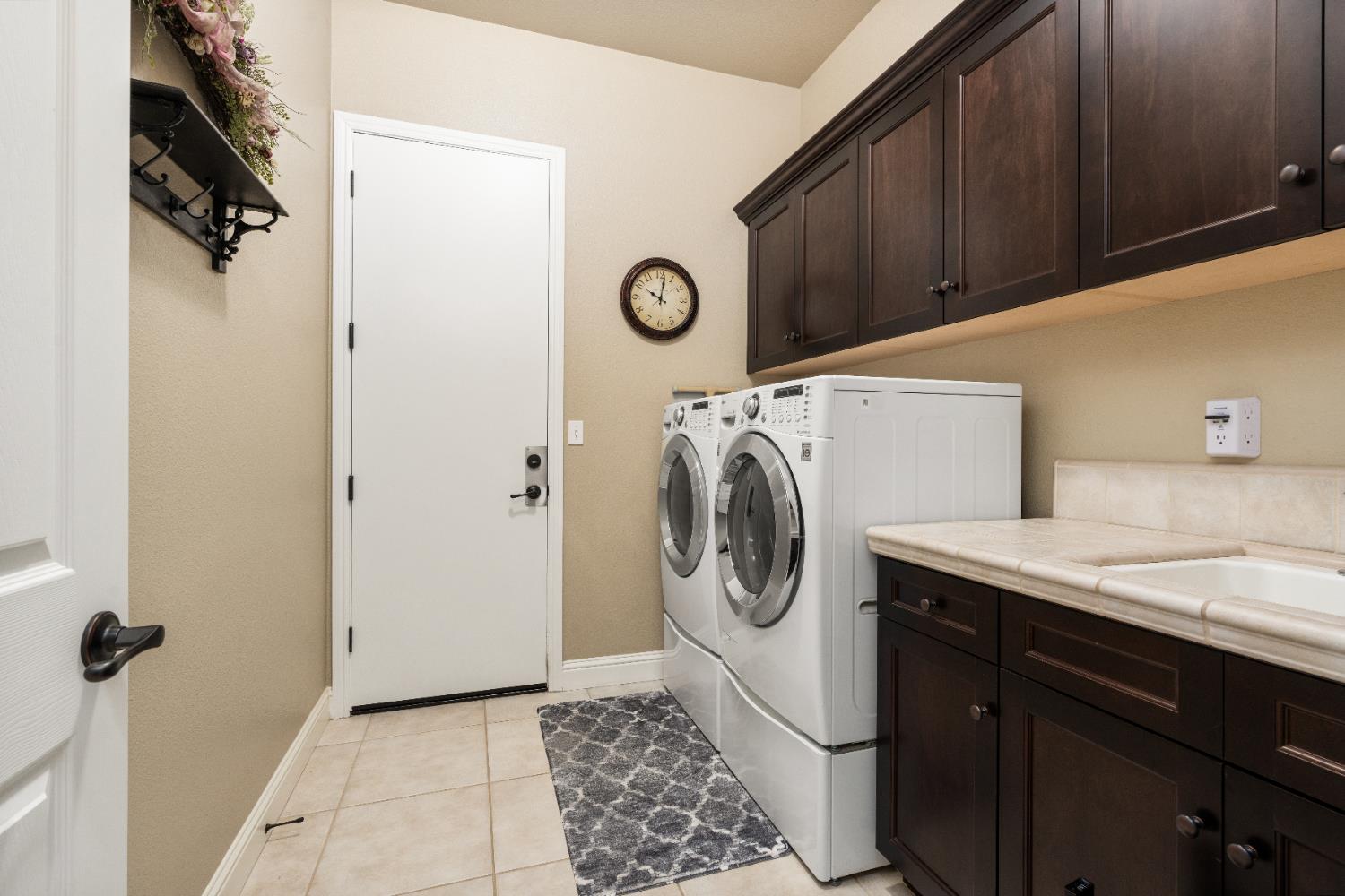 1979 N Nicolette Ave, Clovis, CA 93619