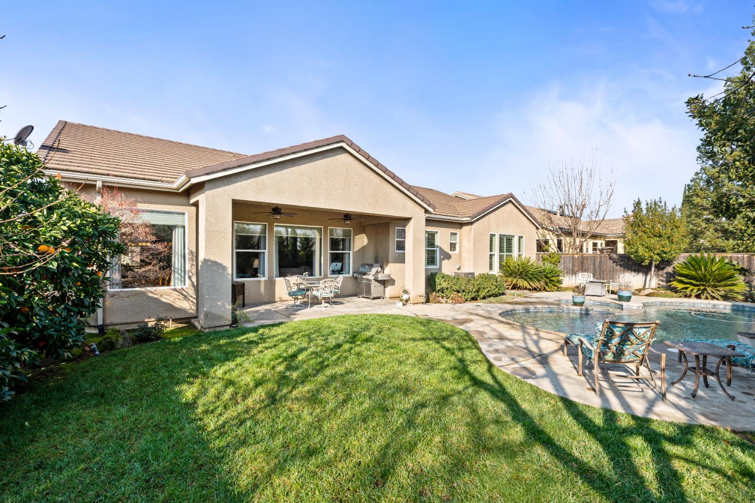 1979 N Nicolette Ave, Clovis, CA 93619