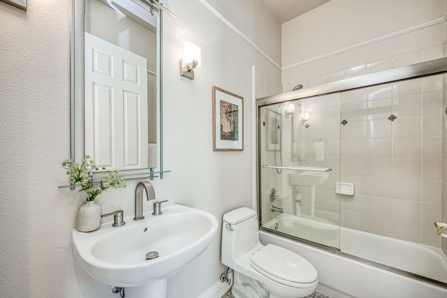 12437 N Via Tuscania Ave, Clovis, CA 93619