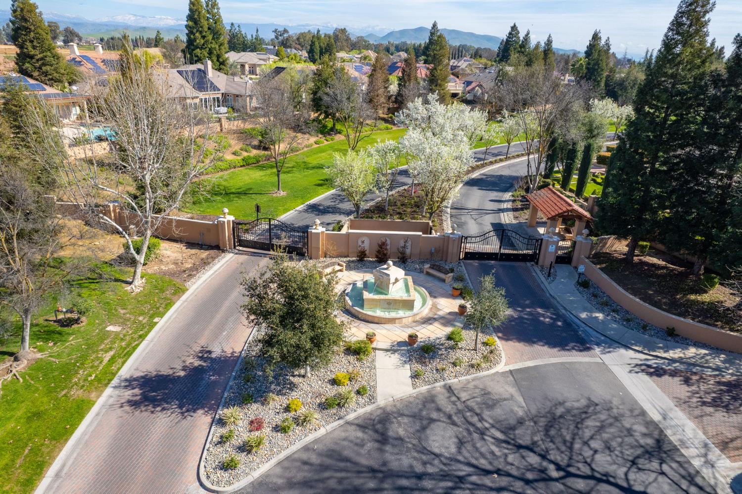 12437 N Via Tuscania Ave, Clovis, CA 93619