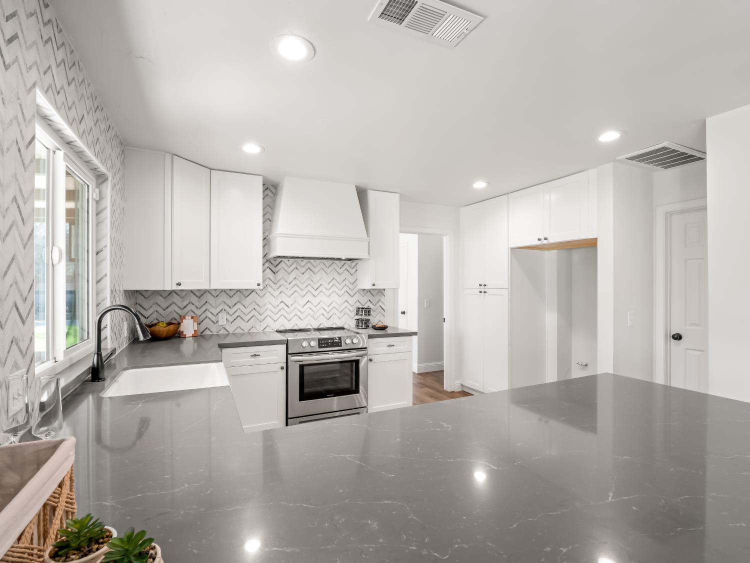 9321 E Bullard Ave, Clovis, CA 93619