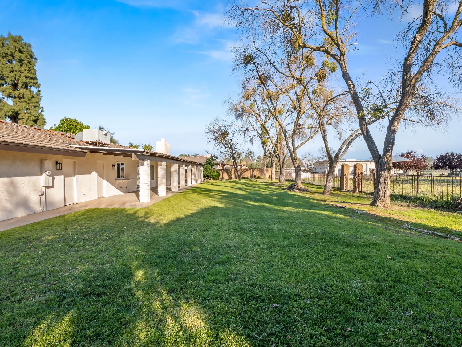 9321 E Bullard Ave, Clovis, CA 93619