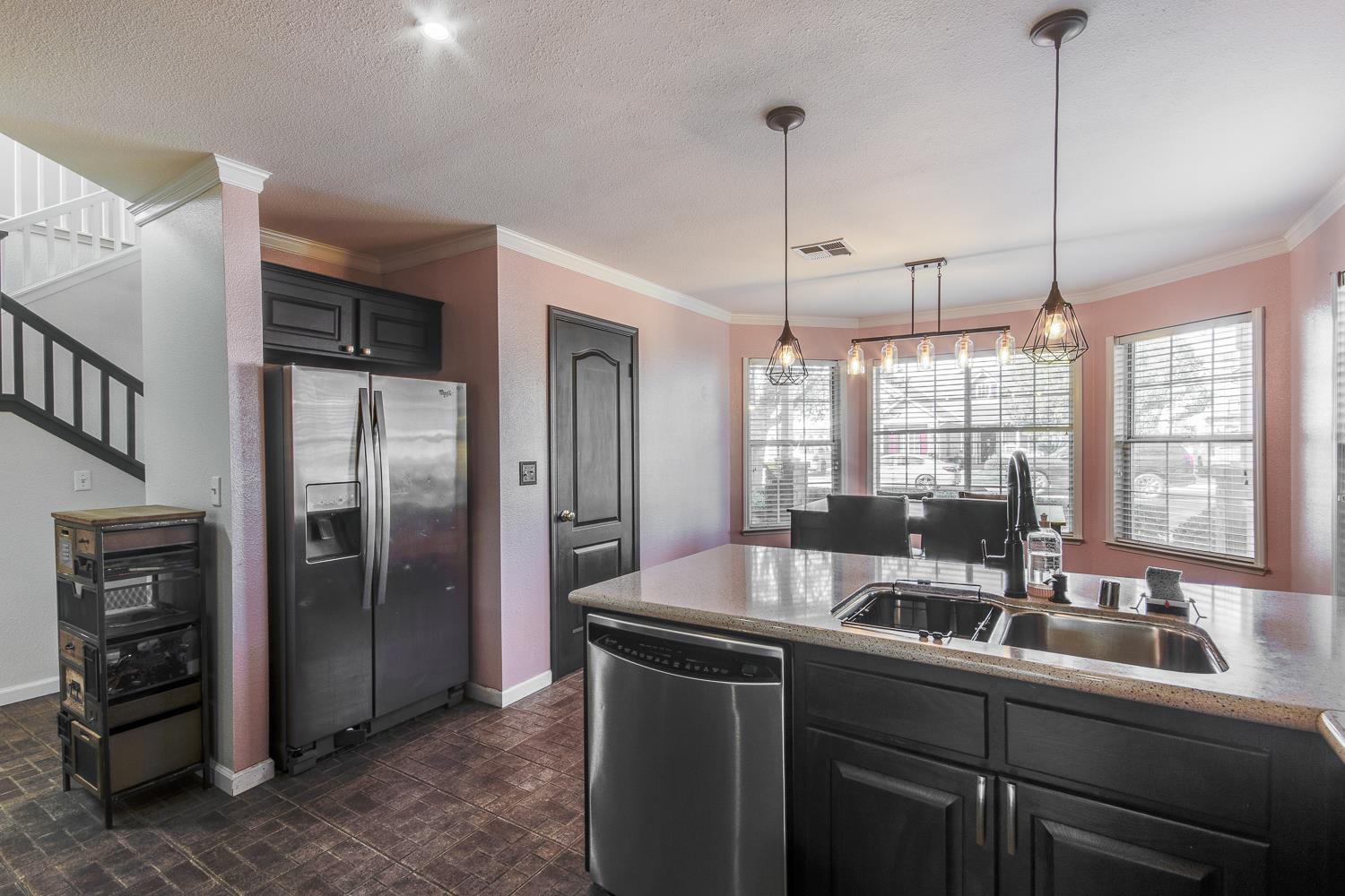 166 Bedford Ave, Clovis, CA 93611