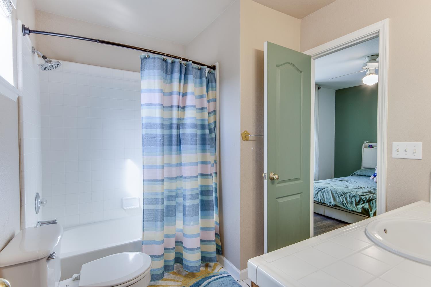 166 Bedford Ave, Clovis, CA 93611