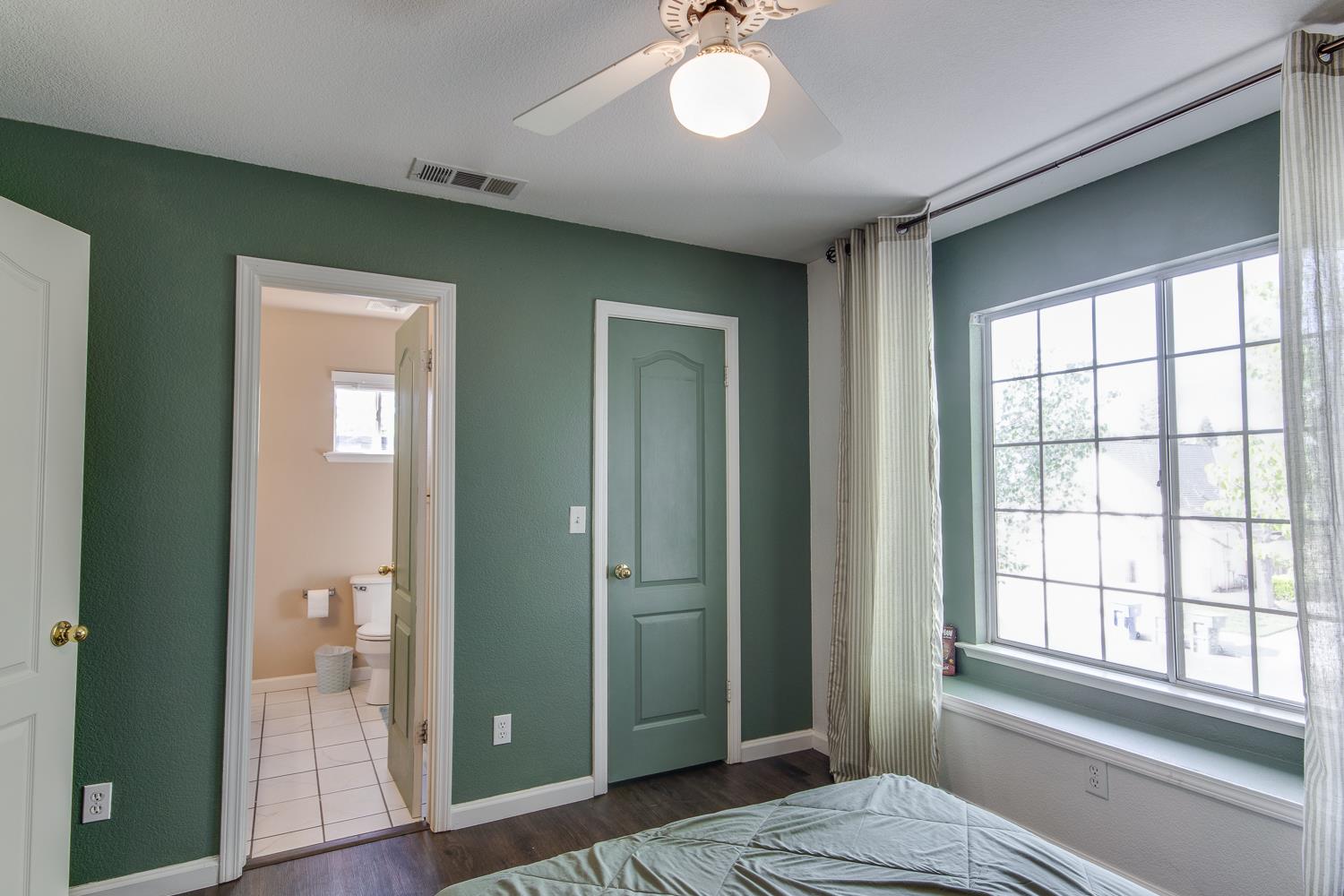 166 Bedford Ave, Clovis, CA 93611