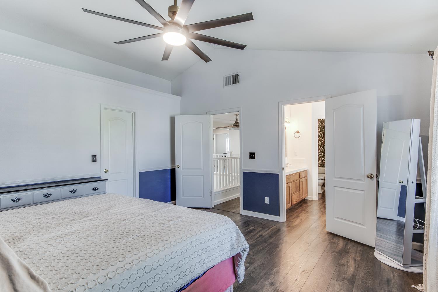 166 Bedford Ave, Clovis, CA 93611