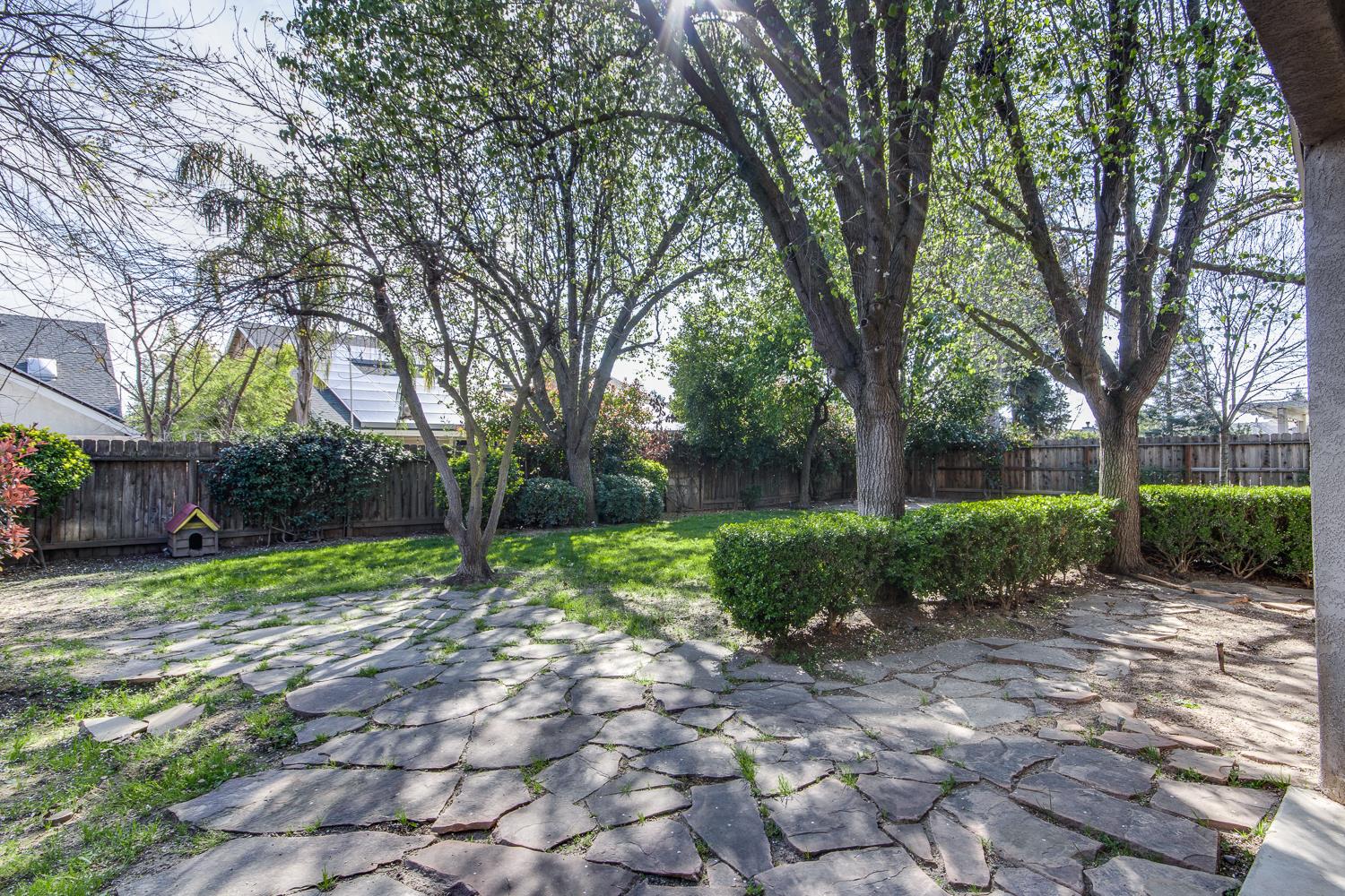 166 Bedford Ave, Clovis, CA 93611