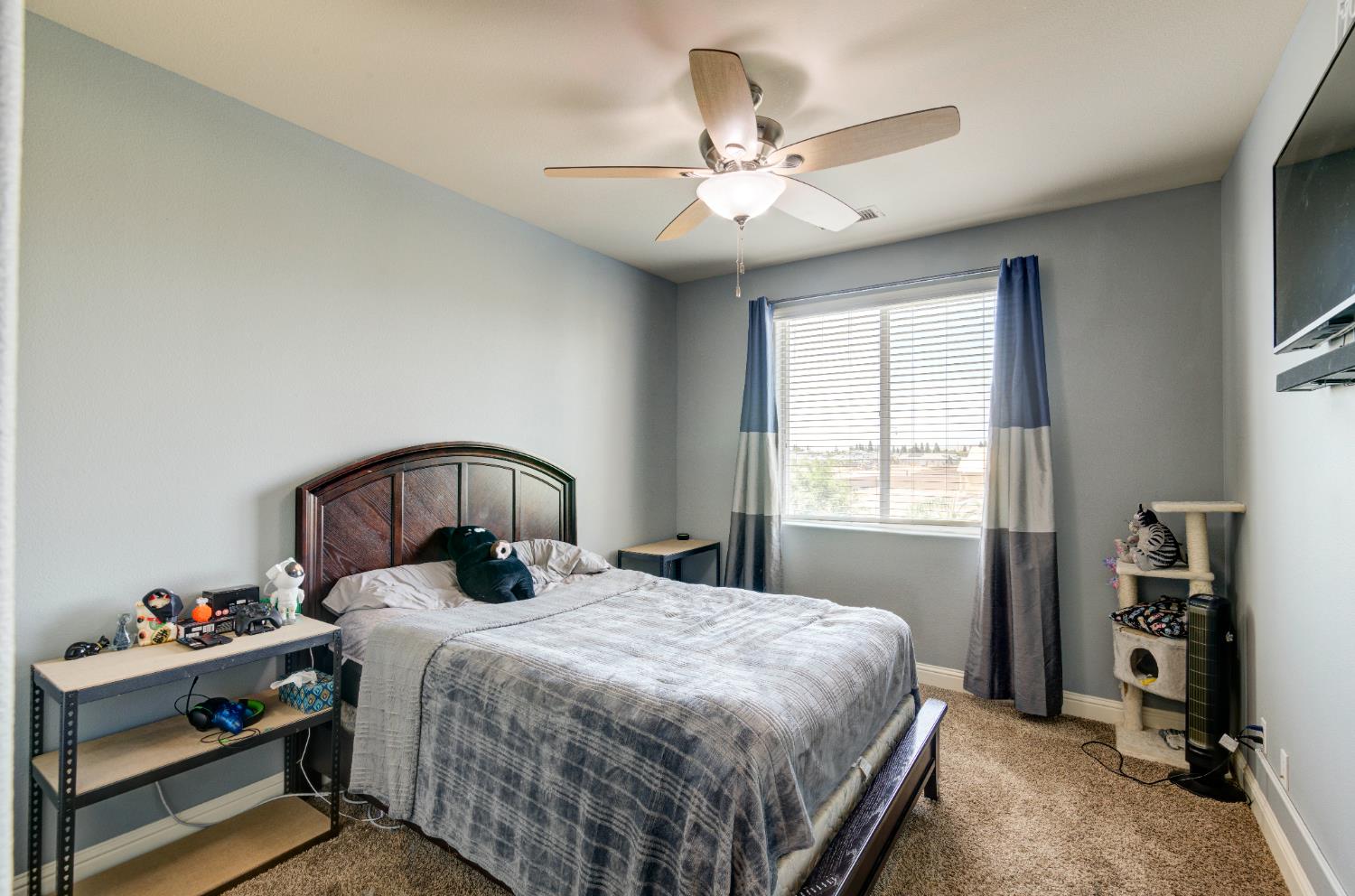 3211 Salem Ave, Clovis, CA 93619