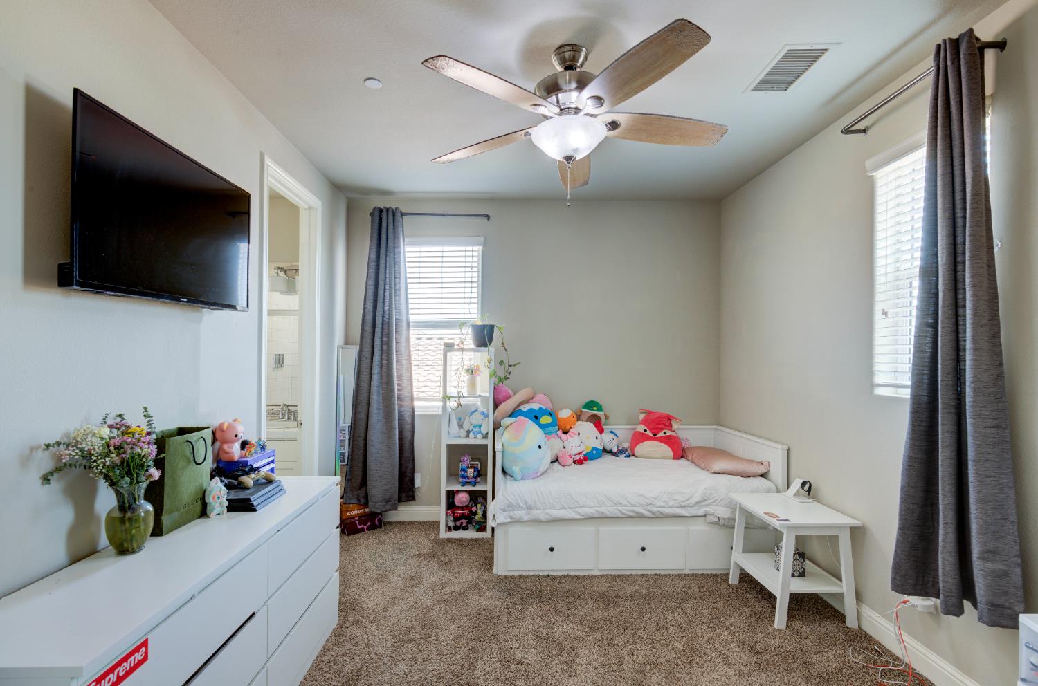 3211 Salem Ave, Clovis, CA 93619