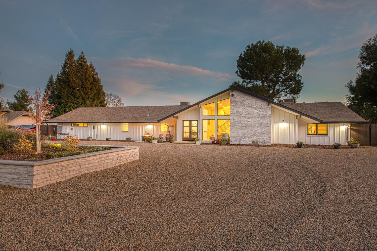 11735 E Santa Ana Ave, Clovis, CA 93619