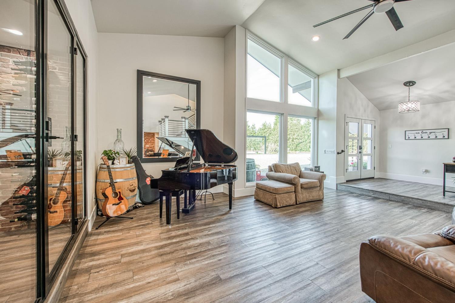 11735 E Santa Ana Ave, Clovis, CA 93619