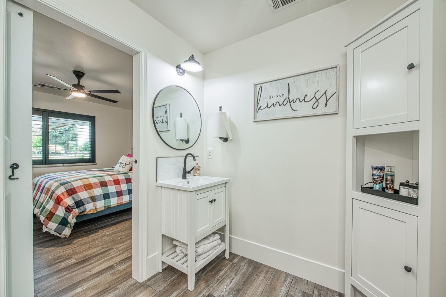 11735 E Santa Ana Ave, Clovis, CA 93619