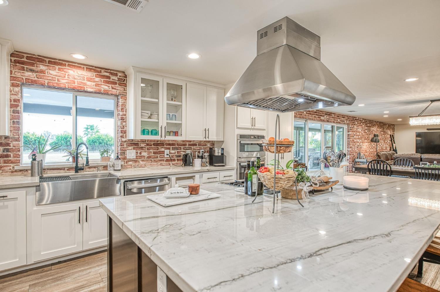 11735 E Santa Ana Ave, Clovis, CA 93619