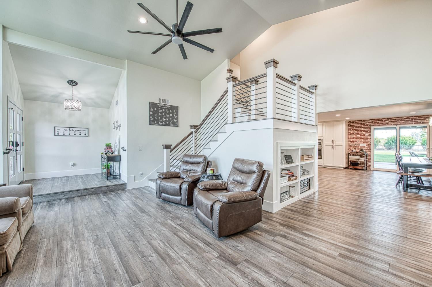 11735 E Santa Ana Ave, Clovis, CA 93619