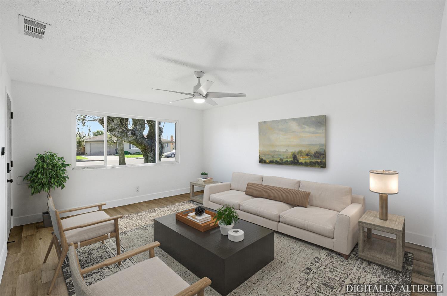 821 W Fairmont Ave, Clovis, CA 93612