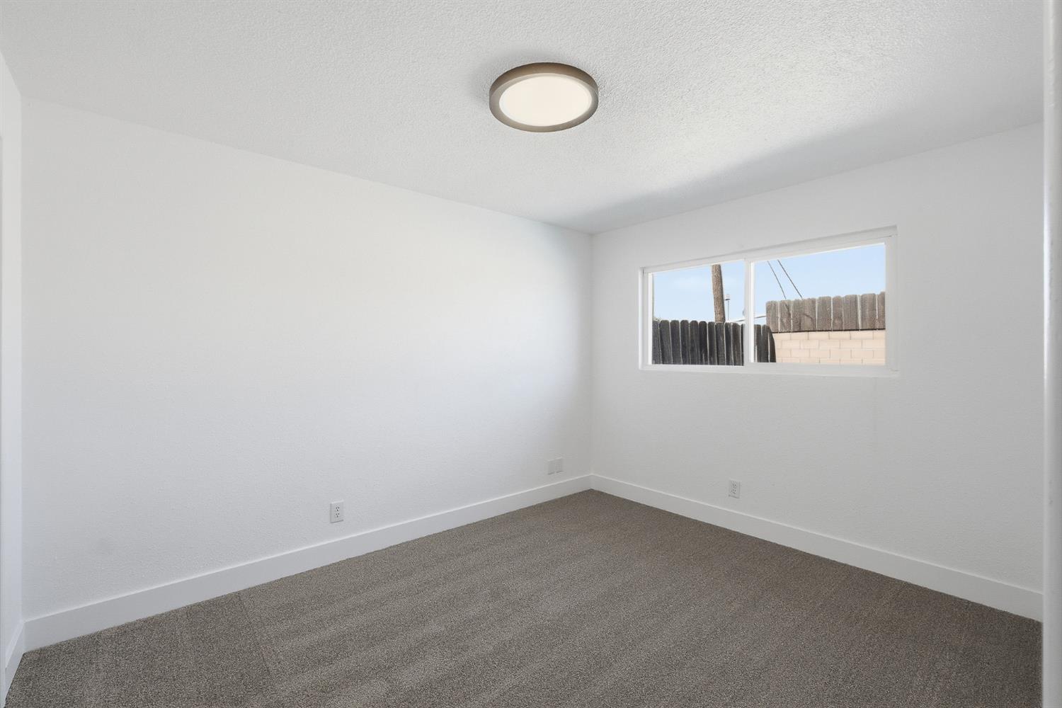 821 W Fairmont Ave, Clovis, CA 93612