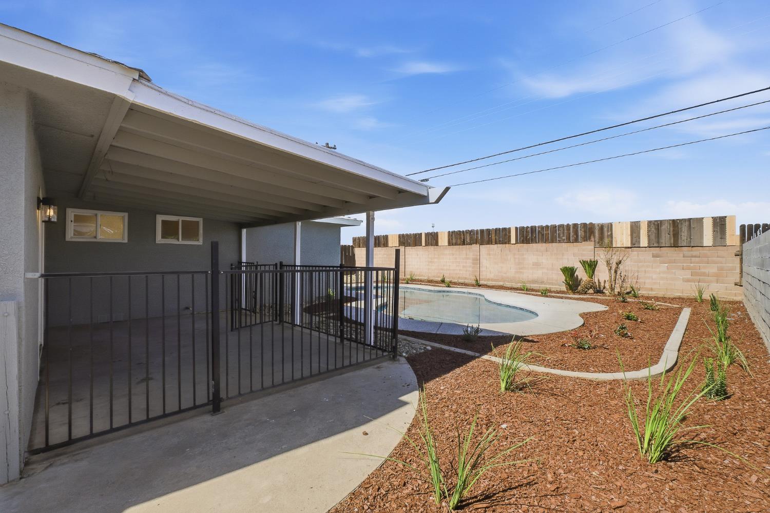 821 W Fairmont Ave, Clovis, CA 93612