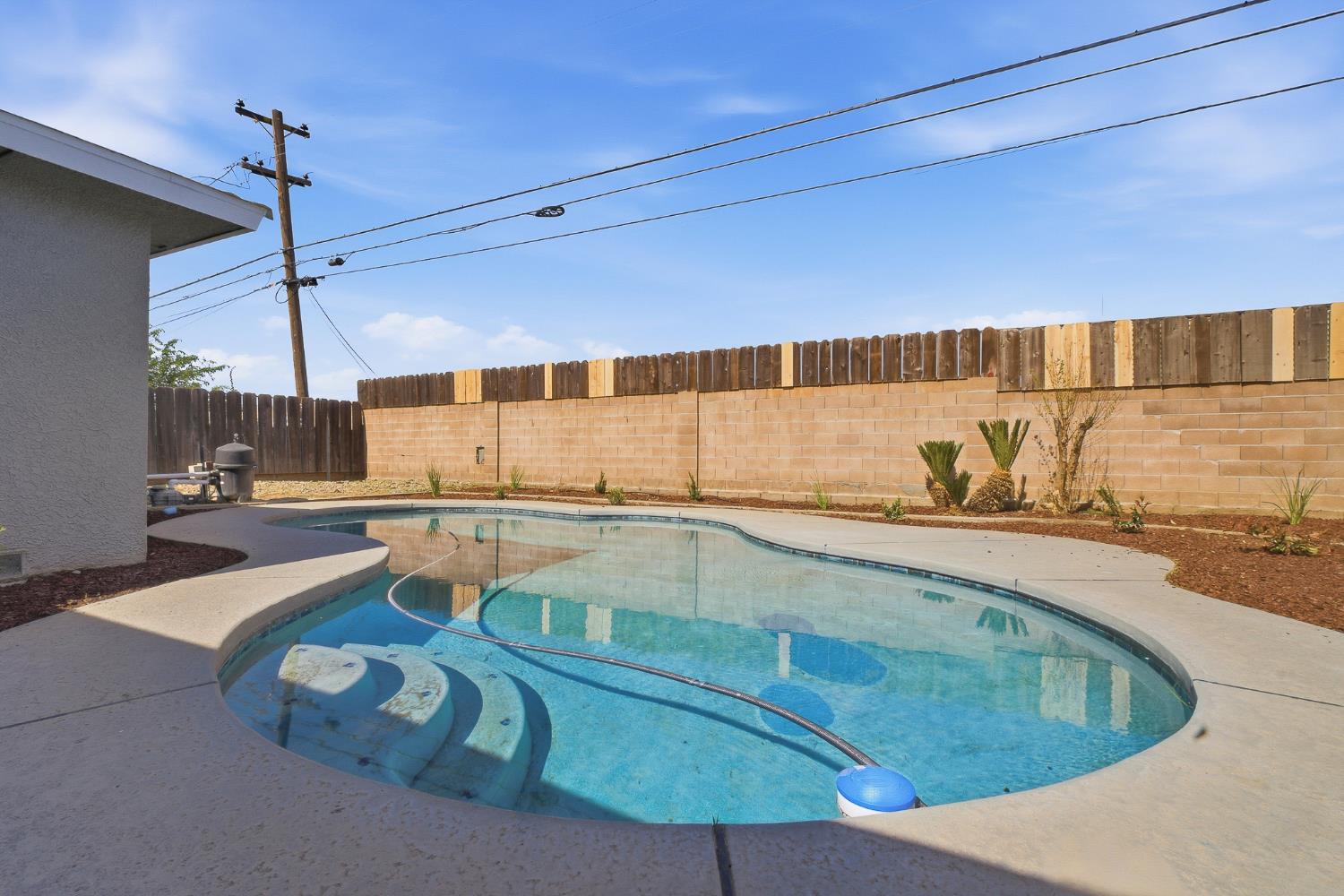 821 W Fairmont Ave, Clovis, CA 93612