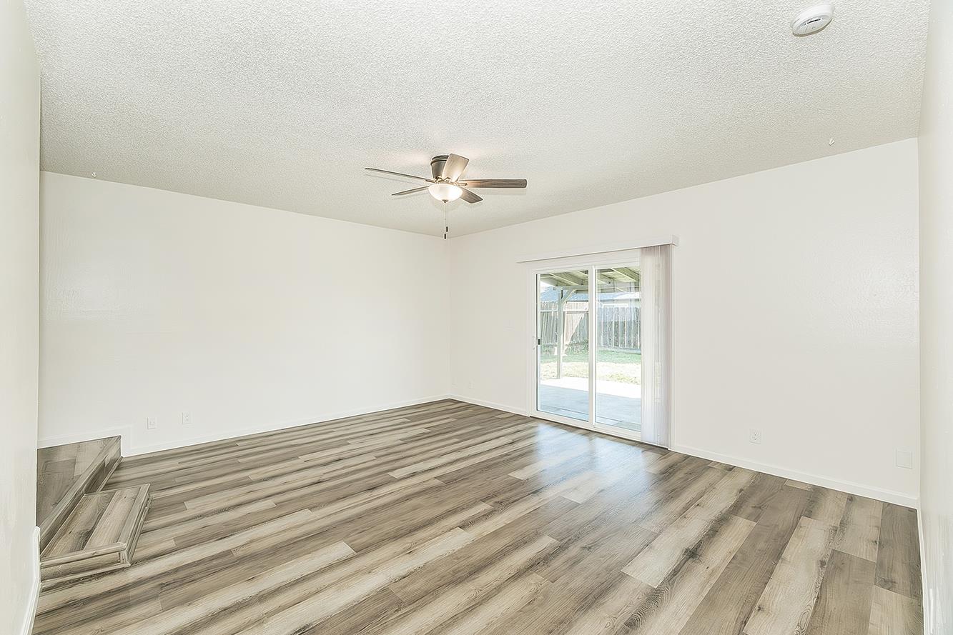 916 W Holland Ave, Clovis, CA 93612